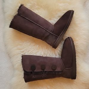 UGG Bailey Button Triplet boot. Women's, ladies size 9. Chocolate brown.